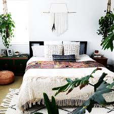 My Bed Is Calling My Name It S A Wild Friday Night In The Jaimerena Household Hometohave Abmathome Abmplantlady Makuuhuoneen Suunnittelu Ideoita Makuuhuoneen Sisustukseen Ja Pienet Makuuhuoneet