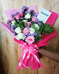 Semua rangkaian edisi valentine's day menggunakan bunga mawar terbaik dari dalam negeri atau import. Detail Produk Buket Bunga Wisuda Bunga Wisuda Bunga Ulang Tahun Bunga Valentine Kado Ulang Tahun