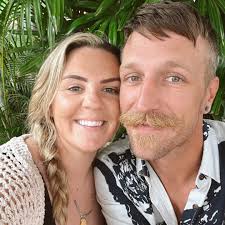 Which hotel in Wailea is best for a couple with beach access and activities?