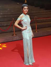 42 Altin Kelebek Odulleri Kirmizi Hali Sikligi Moda Stilleri The Dress Kiyafet