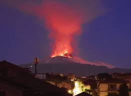 61,170 followers · local business. Etna Da Spettacolo Anche Oggi 22 Dicembre L Eruzione Prosegue Con Fontane Di Lava Foto