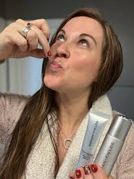 What are some doable skincare routines for beginners?