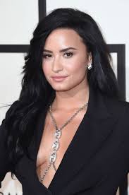 And that's how i'd look like demi lovato! Demi Lovato Just Dyed The Tips Of Her Hair Hot Pink