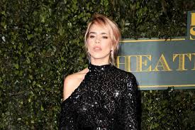 She is known for her role as rose tyler in doctor who and as hannah baxter in secret diary of a call girl. Billie Piper Wears Old Underwear