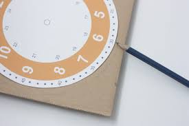 Hola que tal amigos, en este nuevo episodio vamos aprender a hacer una pistola casera muy fácil de hacer, usando como material principal un caja de pizza. Reloj Para Imprimir Gratis Cosas Molonas