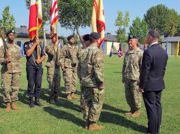 Learn the definition of 'caserma ederle'. Us Army Garrison Italy Says Ciao To Its Outgoing And Incoming Commanders News Stripes