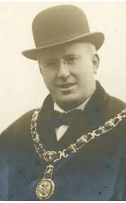 Relatives of the late Huddersfield legend Wilfrid Dawson sought