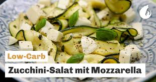 Depending on the size of zucchini you use, you could easily yield a total of 16 zucchini skins. Zucchini Salat Mit Mozzarella Low Carb Salat Gesund Lecker