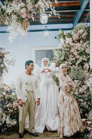 Di pagi hari mulia kunjungi sanak saudara. Lirik Lagu Siapa Tak Mahu Dan Official Music Video Dato Sri Siti Nurhaliza