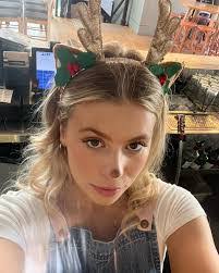 Renee Piper's Instagram, Twitter & Facebook