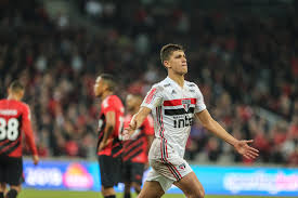 Assim como ficaram no empate em 22 jogos disputados. Sao Paulo Vence Athletico Pr E Fica A Apenas 2 Pontos Do Lider Santos Caaraponews O Numero 1 De Caarapo