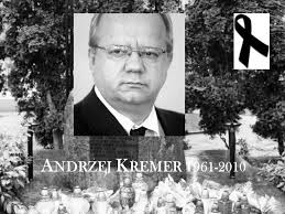 O DDAJEMY N AJWY Ż SZ Ą C ZE ŚĆ O FIAROM K ATASTROFY P REZYDENCKIEGO  SAMOLOTU POD S MOLE Ń SKIEM ! M IESZKA Ń CY G MINY.