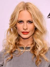 Essigbad hey also ich hab mal gelesen das man auf einen halben liter wasser ne schuss essig rein tun soll das dann in die haare tun und nicht auswaschen also ich hab das dan mal. Beach Waves So Gelingt Das Styling Step By Step Wunderweib