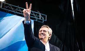Born in buenos aires, fernández attended the university of buenos aires, where he earned his law degree at the age of 24, and later became a professor of criminal law. Como Sera Un Gobierno Del Peronista Alberto Fernandez En Argentina Alnavio