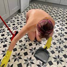 Im a naked cleaner and sometimes clients join in - my job makes me so  confident - Mirror Online