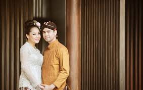 Khidmatnya sesi prewedding menggunakan pakaian adat daerah, 16 inspirasinya ini bikin terperangah! Dapatkan Inspirasi Untuk Prewedding Tema Jawa Klasik Gallery Pre Wedding