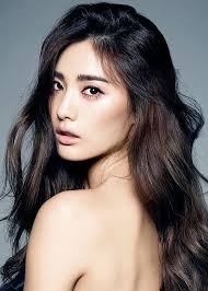 We Scoured The Shampoo Reviews In Our Database To Find The Very Best Shampoos Here The Ones Our Readers Swear Chestnut Hair Color Chestnut Hair Asian Beauty