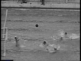 Pallanuoto di solito si gioca sempre per l'oro.speriamo anche stavolta. Pallanuoto Olimpiadi Germania 1936 Rm Clip 944 845 695 In Sd Framepool Stock Footage