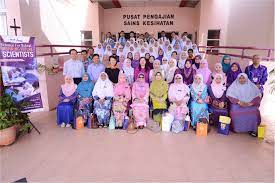 Pusat pengajian sains perubatan, pusat pengajian sains kesihatan dan pusat pengajian sains pergigian terletak di kampus kesihatan, manakala kampus kejuruteraan menempatkan enam pusat pengajian kejuruteraan. Pusat Pengajian Sains Kesihatan Science For School Inspiring Young Scientist