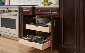 Door features square design with mortise and tenon solid wood frame and veneer flat center panel. Medallion Cabinetry Silverline Walton Usa Kitchens And Flooring