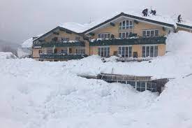 Von hittisau aus fahren sie noch etwa zwölf kilometer, das hubertus mountain refugio allgäu finden sie am ortsende von balderschwang. Schneechaos Hubertus In Balderschwang Wird Von Lawine Getroffen Tophotel De