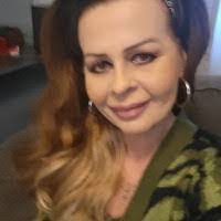 Michelle Hassett's Instagram, Twitter & Facebook