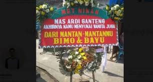Penggunaan media sosial amat popular di malaysia. Karangan Bunga Pernikahan Dari Mantan Pacar Ini Bikin Ngakak