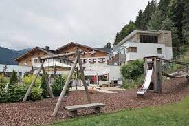 Aurora è la bellissima figlia di eros ramazzotti e di una delle showgirl più amate della televisione italiana, michelle hunziker. Hoteltest Familotel Amiamo Zell Am See Die Kleine Botin