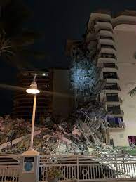 The building finally collapsed and it collapsed towards collins avenue and debris started flying towards us, one man said. 2bvyieak6dgpxm
