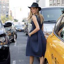Chez la modeuse, on aime les petites robes noires mais pas que. Robe Patineuse Bleu Marine Sans Manches Taaora Blog Mode Tendances Looks