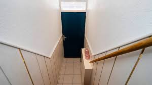 De slachtoffers zijn volgens de politie afzonderlijk op of in de directe omgeving van de ferdinand bolstraat gestoken. Ferdinand Bolstraat 29 88 Makelaars