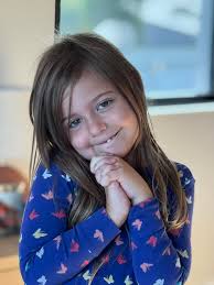 Shirataki noodle stir fry wth lots of vegies and served with marinated  chicken strips for healthy keto meal prep. FULL RECIPE:  https://www.flavcity.com/stir-fry-meal-prep/