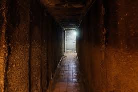 Divus gadus kopš kara sākuma Latvijas amatpersonas joprojām nav spējušas  definēt, kādām jābūt bumbu patvertnēm