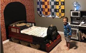 At Home Imagineering Hogwarts Express Bed Diy Potter Project Inside The Magic Harry Potter Bedroom Decor Train Bed Hogwarts Bedroom