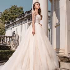 Only the wealthiests who afford to buy it. 45 Model Gaun Pengantin Modern Sederhana Mewah
