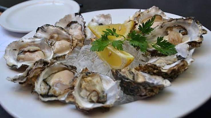 Oysters with Lemon