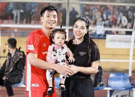 Sau khi xác nhận bà xã. Bui Tiáº¿n DÅ©ng Tiáº¿t Lá»™ Giá»›i Tinh Cá»§a Con Thá»© 2 Báº±ng Cach Ä'áº§y Hai HÆ°á»›c
