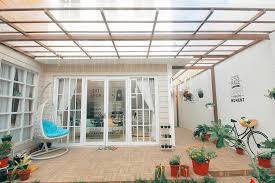 Setelah lelah bekerja, melihat dedaunan hijau akan terasa menyegarkan. Tips Dekorasi Rumah Bagian Belakang Agar Lebih Sejuk Dan Asri Helloshabby Com Interior And Exterior Solutions