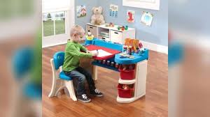 Many times students complain that they the study table should be square or rectangular as per vastu, it should not be too big or too small. Vastu Tips Study Table And Bookshelf Should Be Placed In North East Direction Know Why Astrology News India Tv