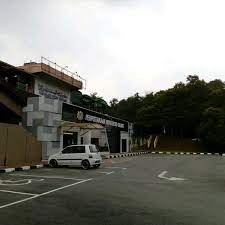 Layanan sirkulasi, adalah kegiatan untuk melayani pemustaka dalam pemesanan, peminjaman, dan pengembalian buku beserta penyelesaian administrasinya. Photos At Perpustakaan Awam Pasir Gudang College Library