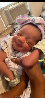 Can someone please help me out by removing the hand so it just the baby 😊😊