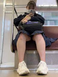 電車 jk ぱんちら