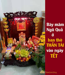 Ngày nay, vào ngày 23 tháng chạp hàng năm, nhà nhà đều thành kính sắm sửa lễ vật để tiễn ông táo chầu trời. Cach Bay Mam NgÅ© Quáº£ á»Ÿ Ban Tháº§n Tai Ngay Táº¿t Tamlinh Org