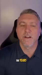 Yes, rattlesnakes can climb ... they just can't climb everything. This is  why rattlesnake fencing works, and your neighbor's claim that he saw a  rattlesnake scaling a smooth block wall like a slug is ...