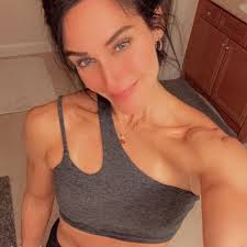 Daniela Waters (@dsw21_strngirlfit) • Instagram photos and videos