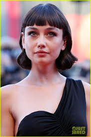 Gemma Chan Quickly Fixes Chris Pine's Outfit Before The 'Don't Worry  Darling' Premiere: Photo 4811742