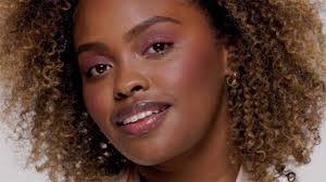 Kari Boone's Instagram, Twitter & Facebook