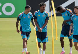 Nico vuelve al grupo y De la Fuente dice que podría jugar ante Portugal