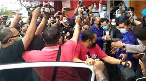 Mulai dari bunga citra lestari. Jerinx Sid Bebas Dari Penjara Dijemput Sang Istri Okezone News