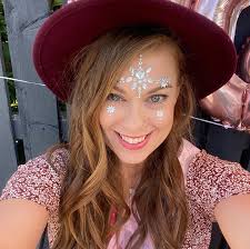 Stephanie Bellingham's Instagram, Twitter & Facebook